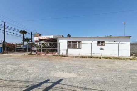 Terreno de esquina com casa americana