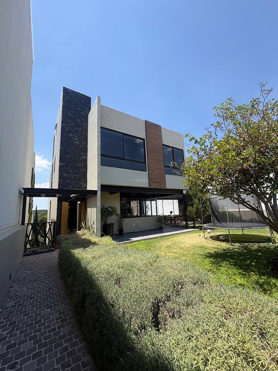 House in Gated Community in Vista Real y Country Club, Corregidora, photo 2 of 39