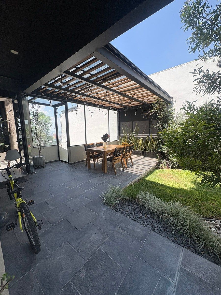 Se vende casa en Balcones de Vista Real (frente al club) .2, photo 1 of 39