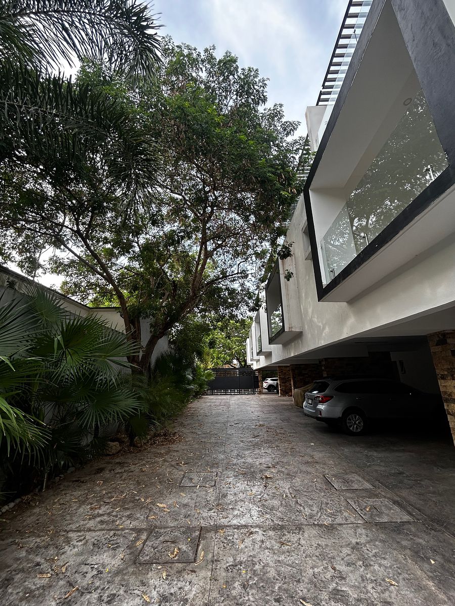 TOWNHOUSE EN RENTA AMUEBLADO MERIDA MONTEBELLO, foto 1 de 34