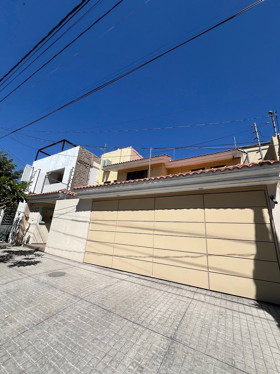 House in Colinas de La Normal, Guadalajara, photo 2 of 22