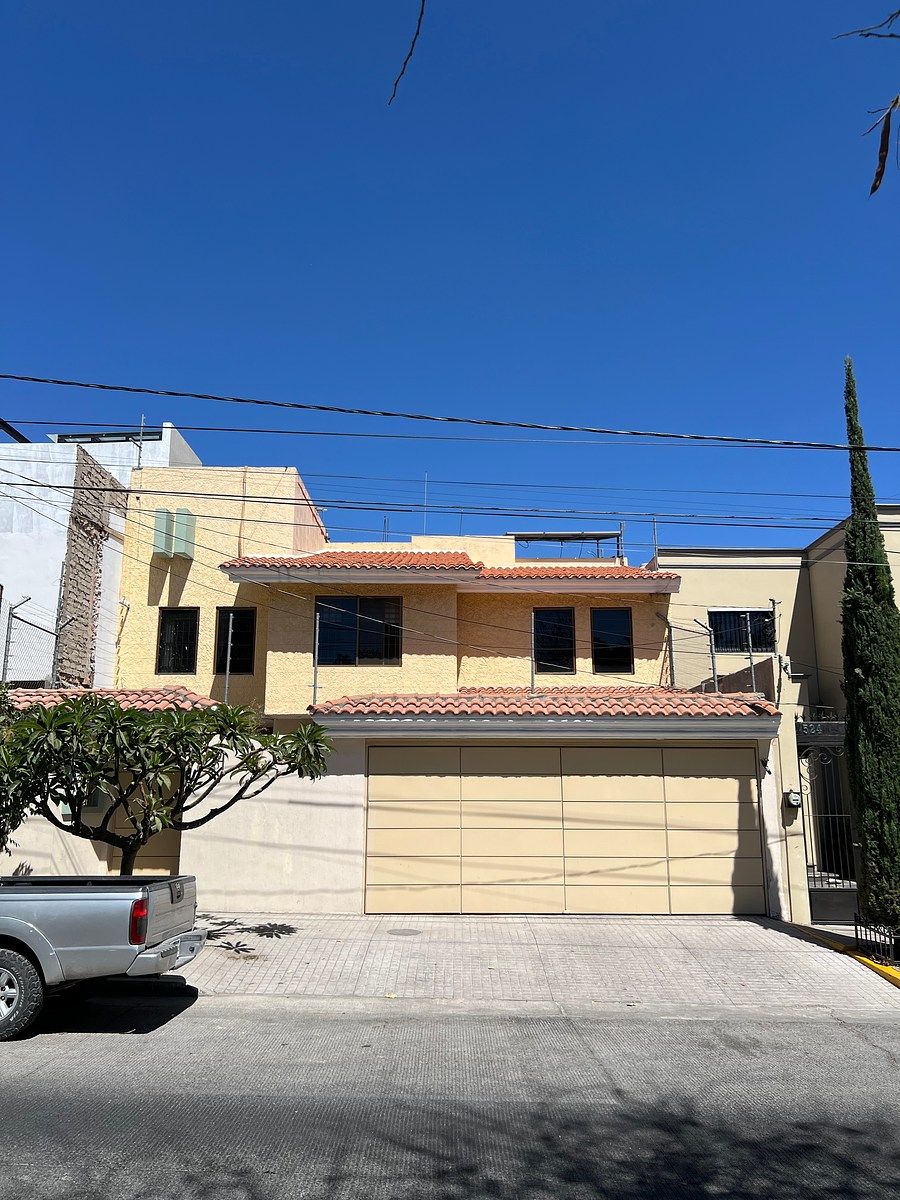 Casa en Renta en av. Normalistas, photo 1 of 22