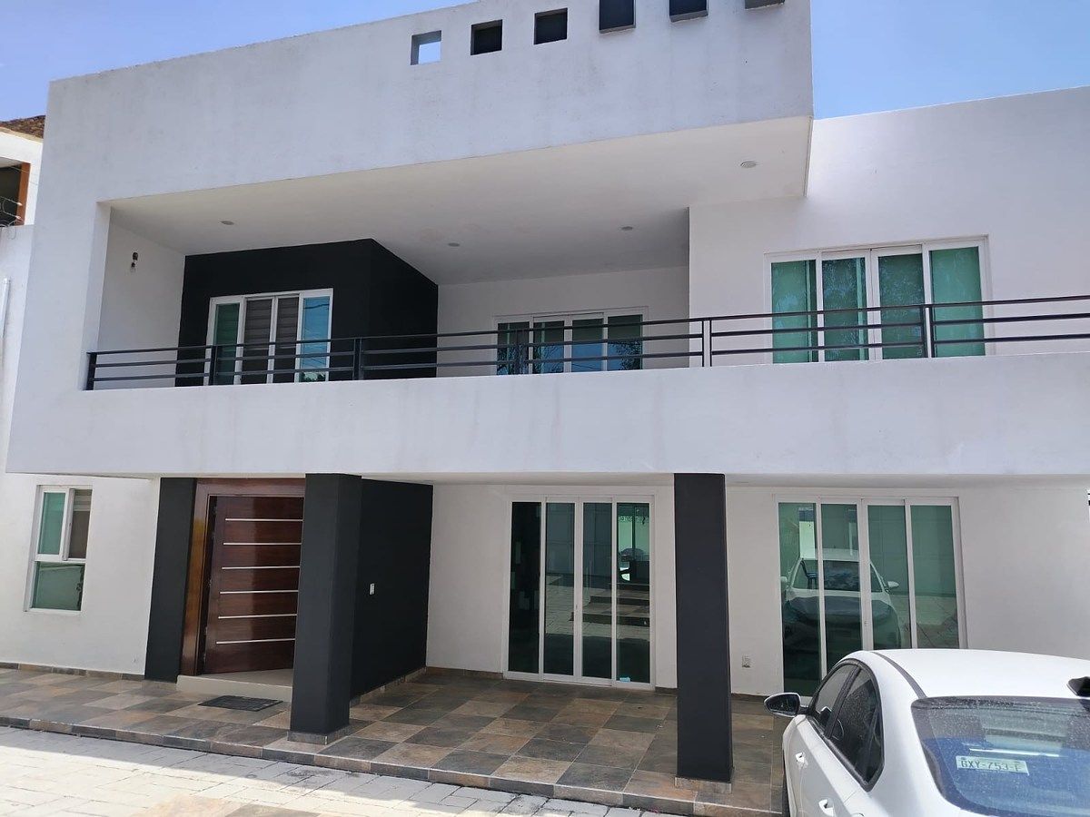 Venta de Residencia en Villas de Irapuato., photo 1 of 14