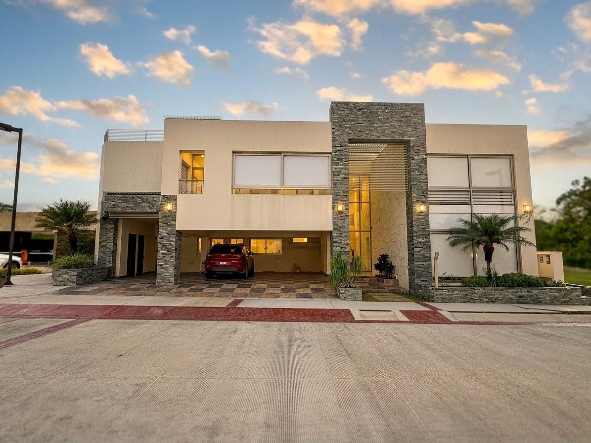 Casa en VENTA en Fraccionamiento Lomas del Campestre, foto 1 de 43
