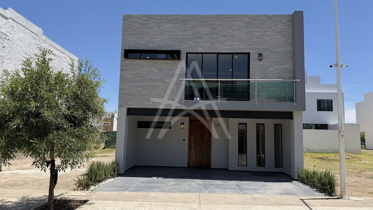 Casa en Venta en Solares | 4 Recámaras, Roof Garden y Estudio en Planta Baja, foto 1 de 16
