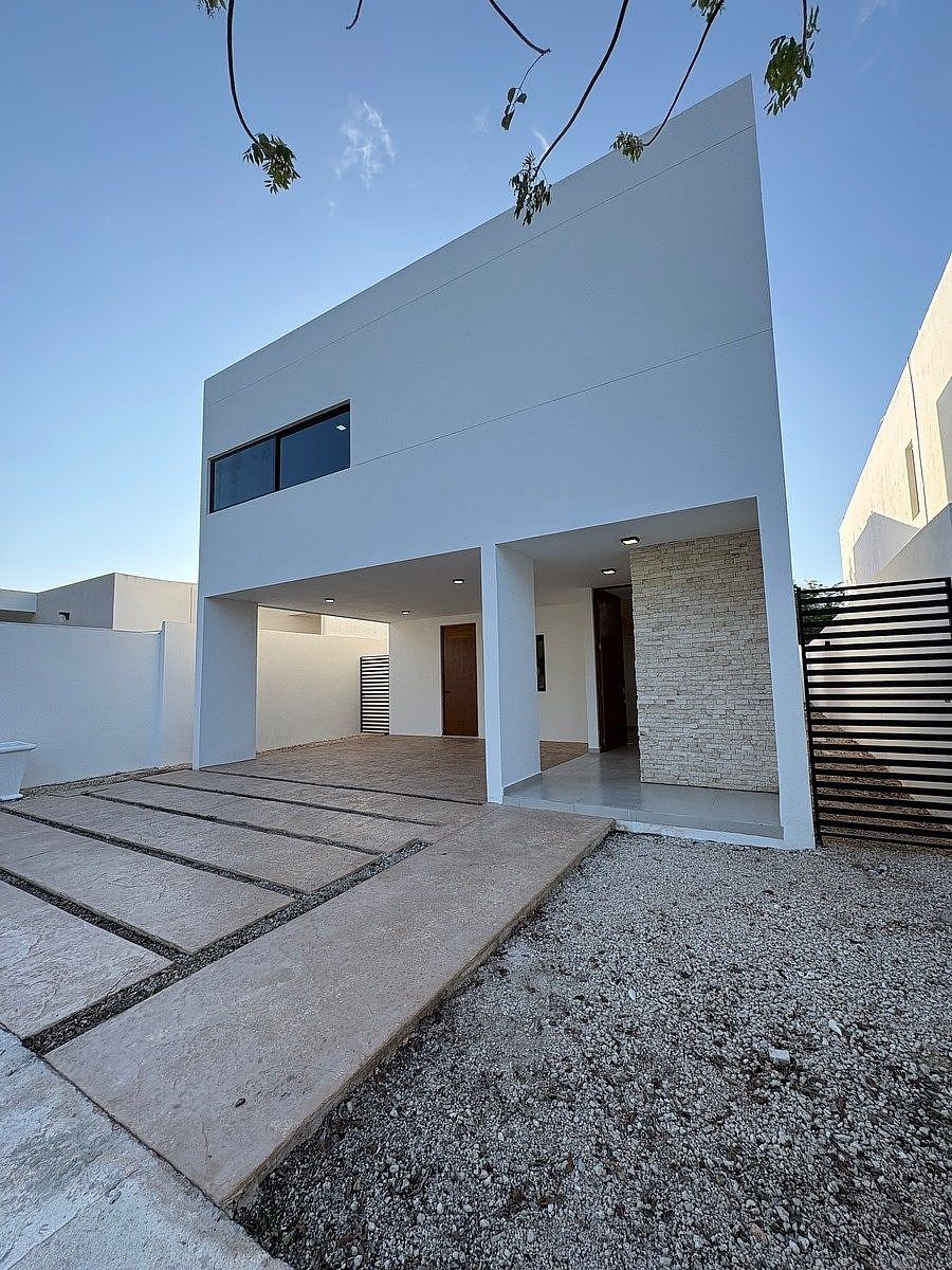 CASA AMUEBLADA CON PANELES RENTA MÉRIDA CHOLUL, foto 1 de 38