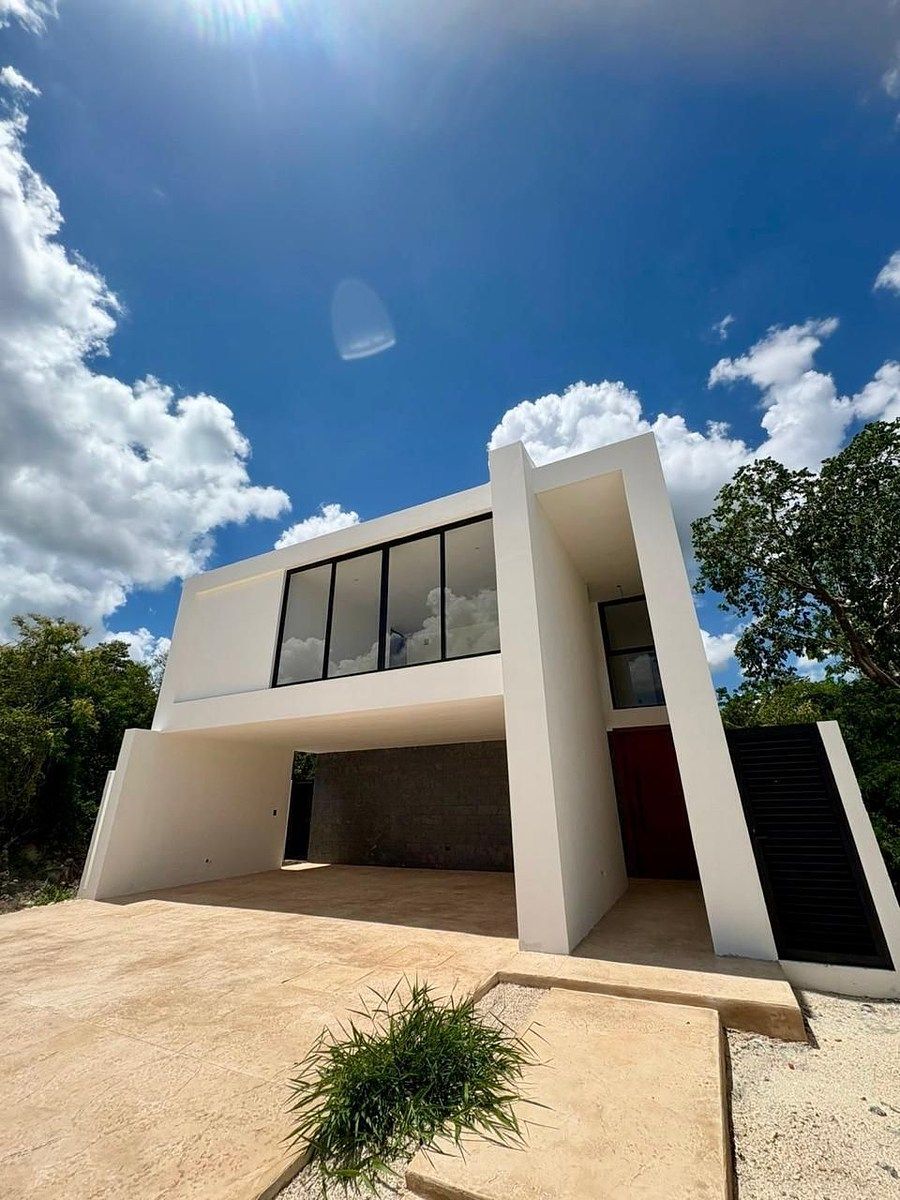 LUJOSA CASA EN EXCLUSIVO RESIDENCIAL CON CAMPO DE GOLF AL NORTE DE MÉRIDA, foto 1 de 50