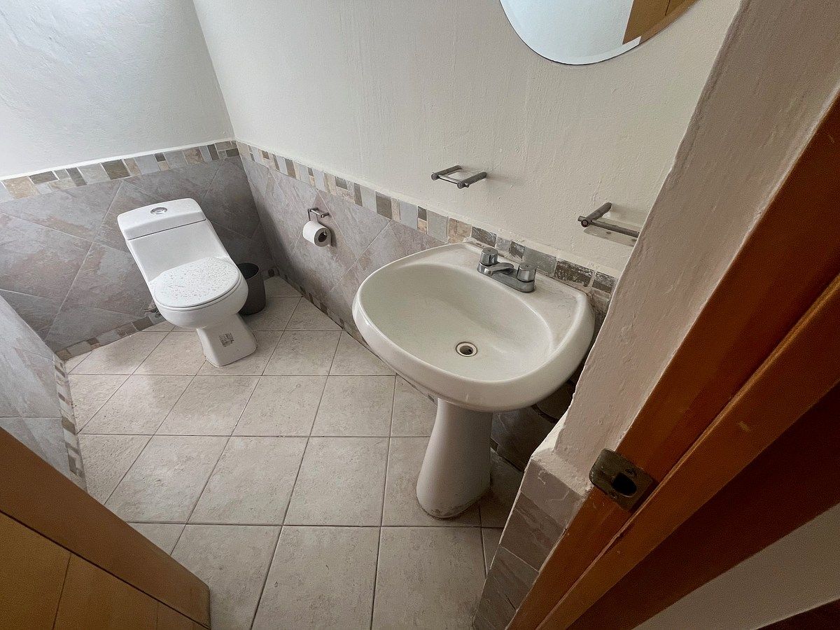 medio baño planta baja, foto 8 de 34