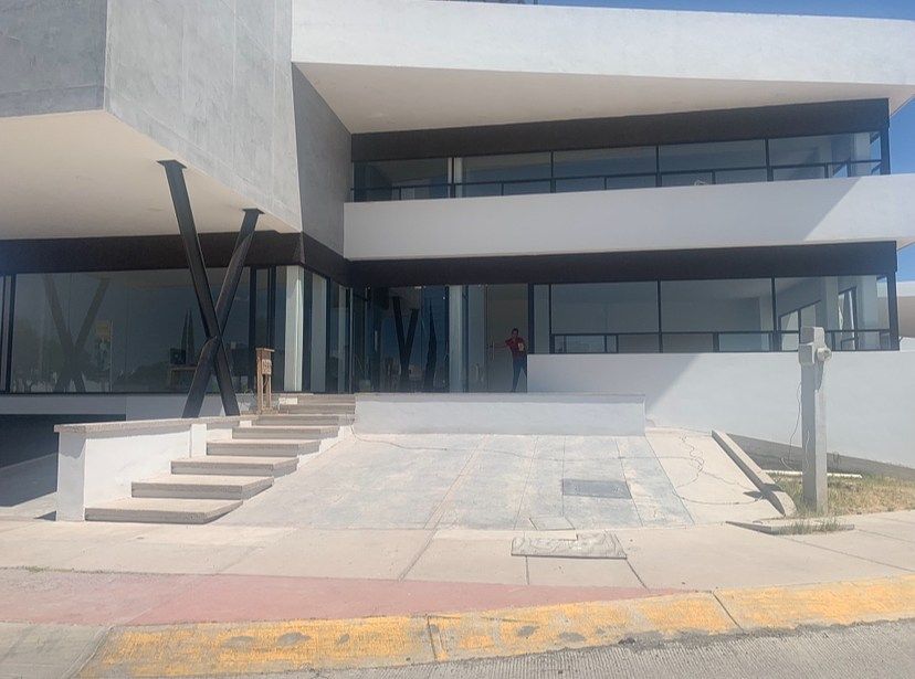 Renta amplio local u oficinas, foto 1 de 11
