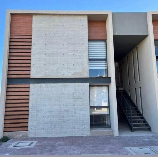 Ideal para ejecutivos como inversión o habitarlo. Fracc. Zakia Qro., foto 1 de 5