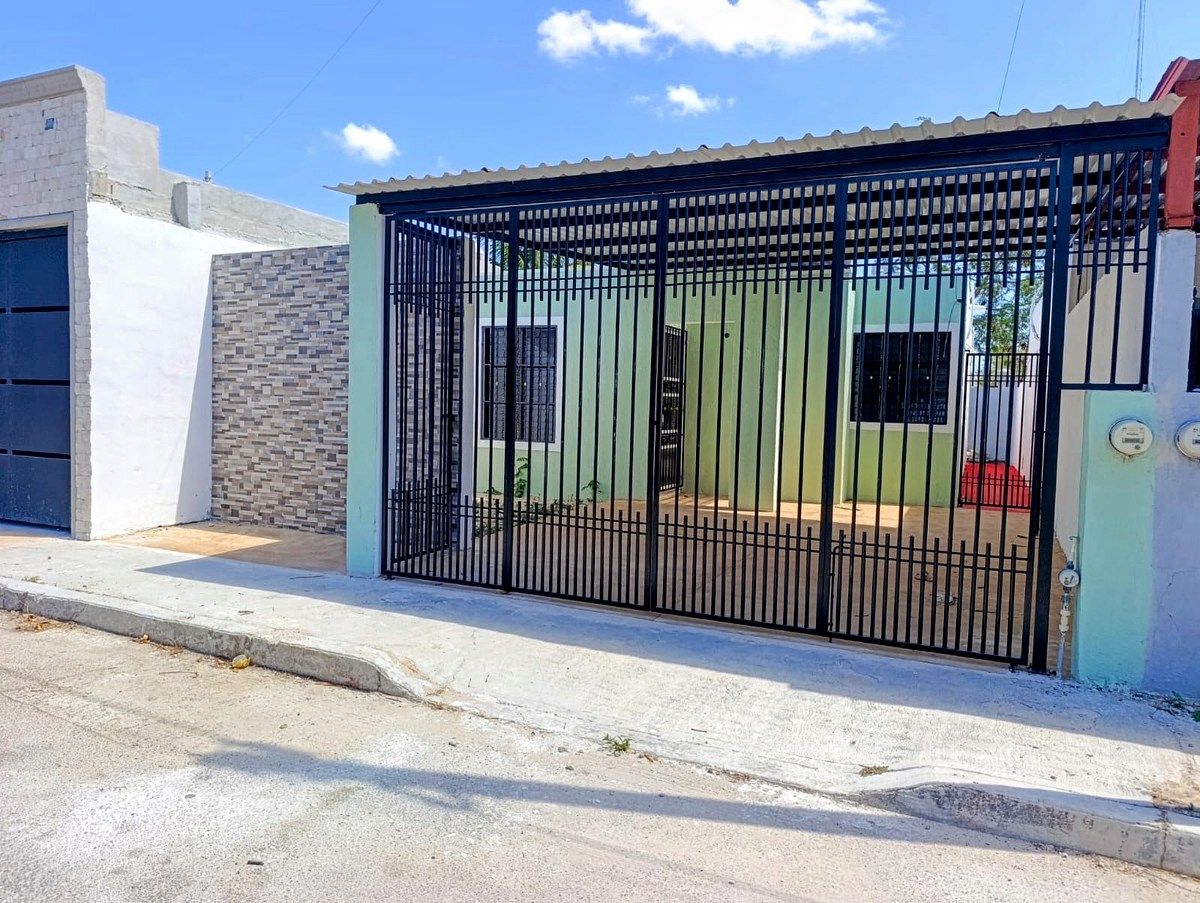 CASA AL PONIENTE DE MÉRIDA DENTRO DEL PERIFÉRICO, foto 1 de 11