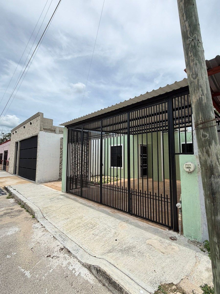 CASA AL PONIENTE DE MÉRIDA DENTRO DEL PERIFÉRICO, foto 1 de 20