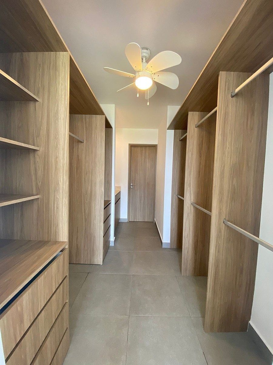 Closet vestidor - Recámara Principal, foto 11 de 21