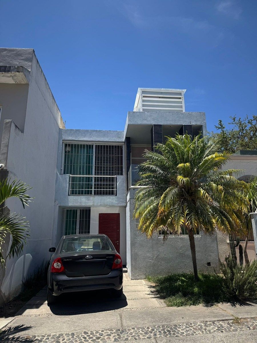 House in Gated Community in Balcones de La Joya, Guadalajara, photo 2 of 27