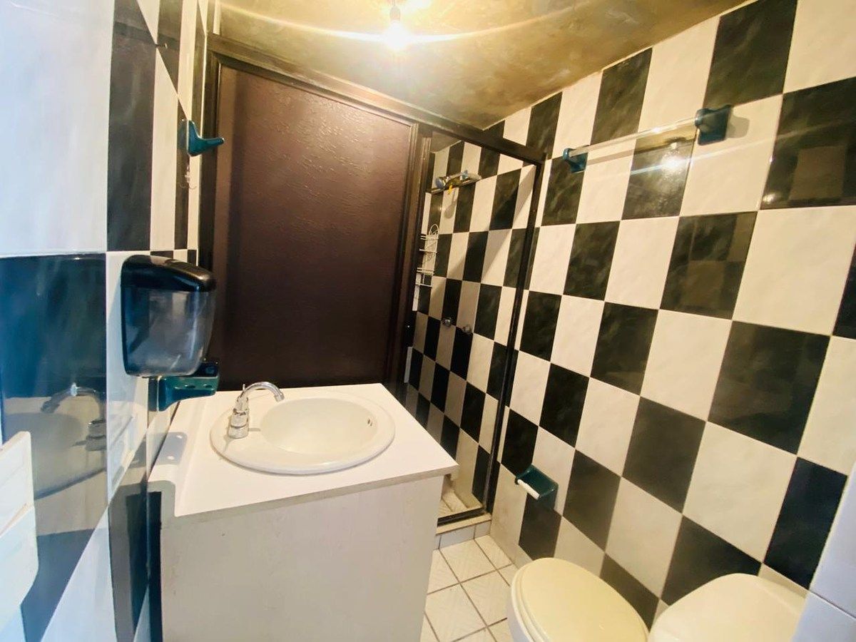 Baño Completo planta alta, foto 16 de 21