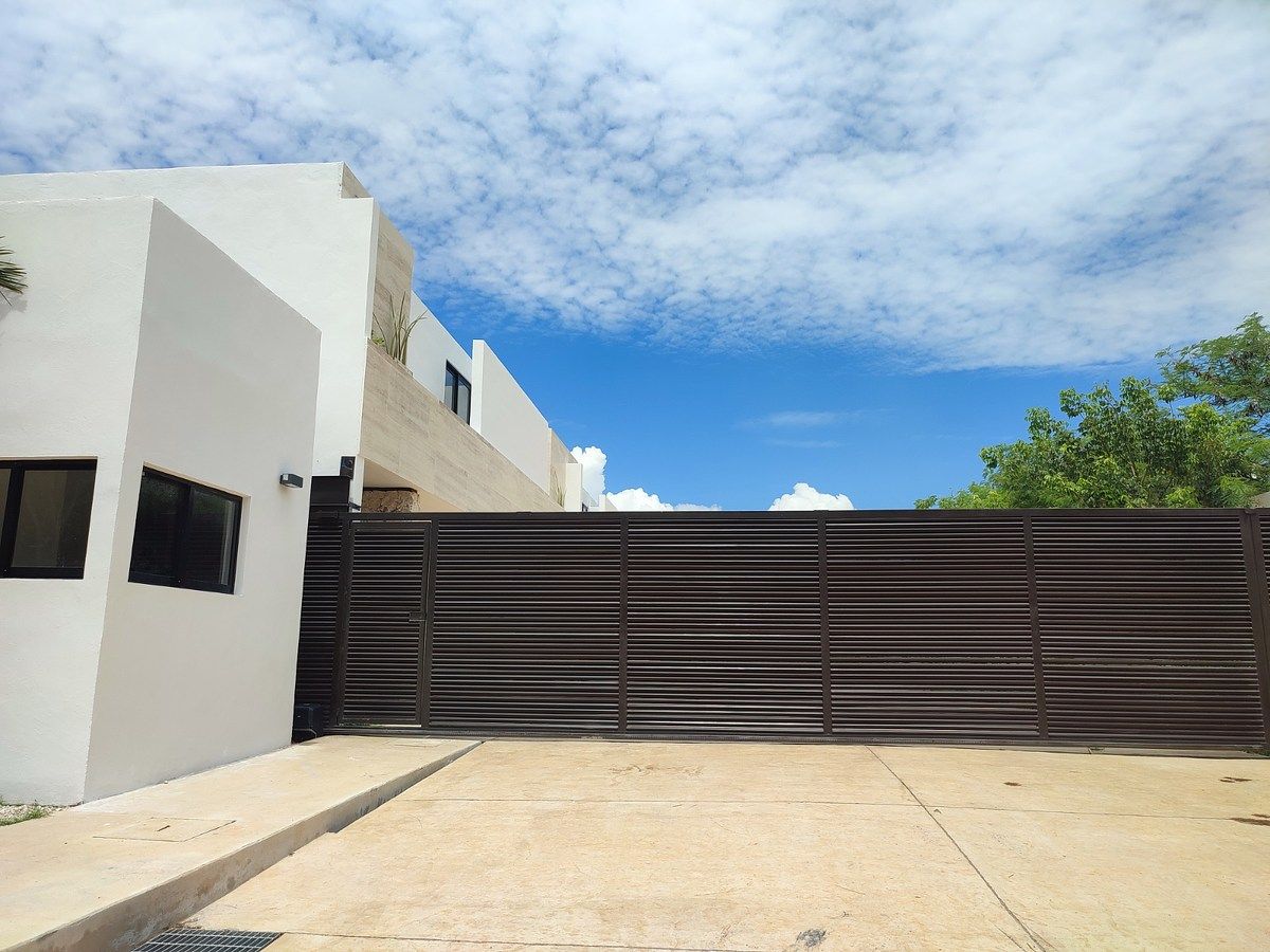 TOWNHOUSE EN RENTA EN TEMOZÓN NORTE, photo 1 of 11
