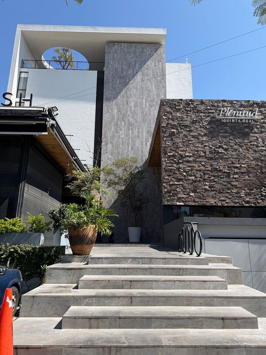 Fachada, foto 1 de 14