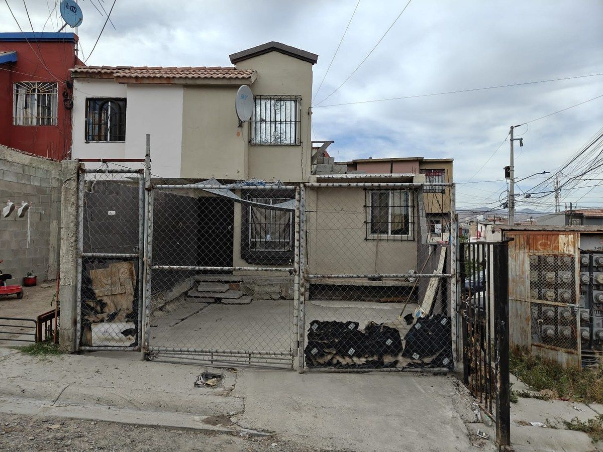 FACHADA, photo 1 of 3