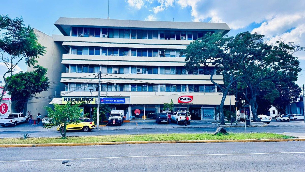 Edificio Comercial en venta, sobre Niños Héroes en esquina, a una cuadra de  Enr, photo 1 of 24