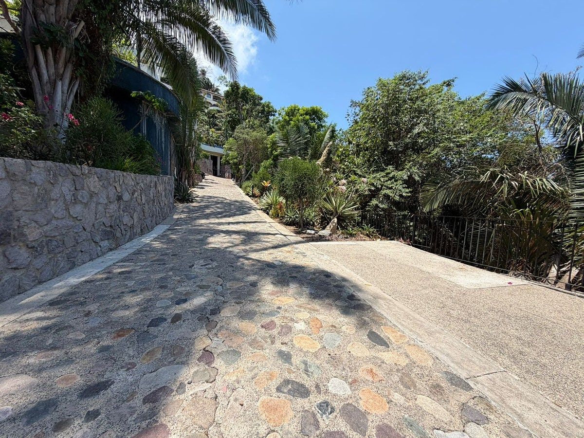 Lot in Conchas Chinas, Puerto Vallarta, photo 2 of 27
