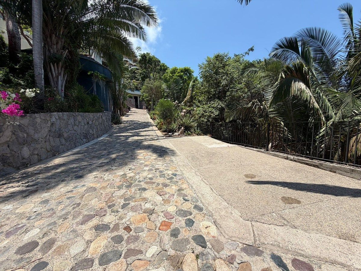 Lot in Conchas Chinas, Puerto Vallarta, photo 9 of 28