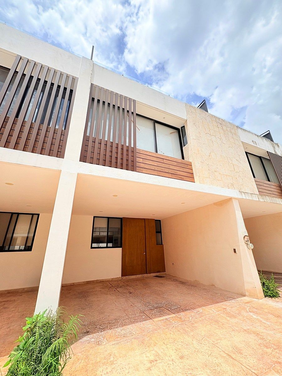 RENTA TOWNHOUSE  MERIDA CHOLUL SEMI AMUEBLADO, photo 1 of 31