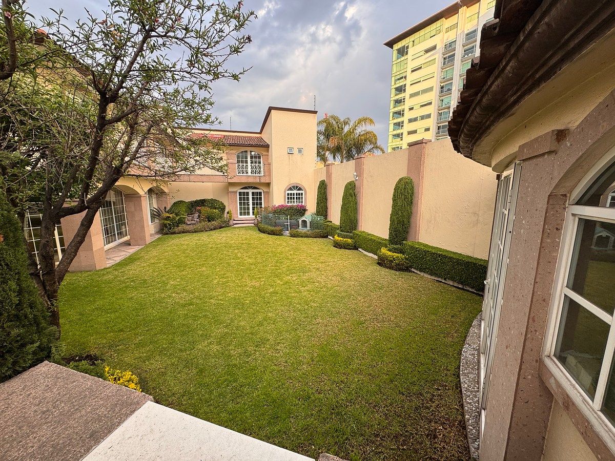 House in Gated Community in Paseo de las Lomas, Álvaro Obregón, photo 2 of 11
