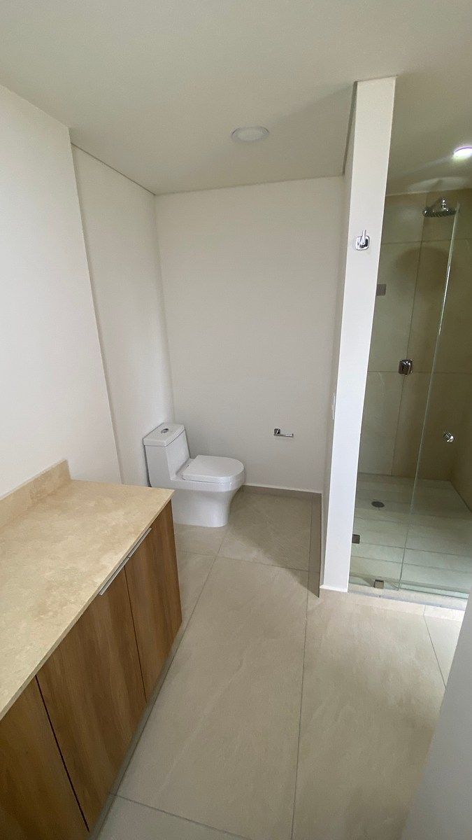 Baño de recámara principal, photo 12 of 19