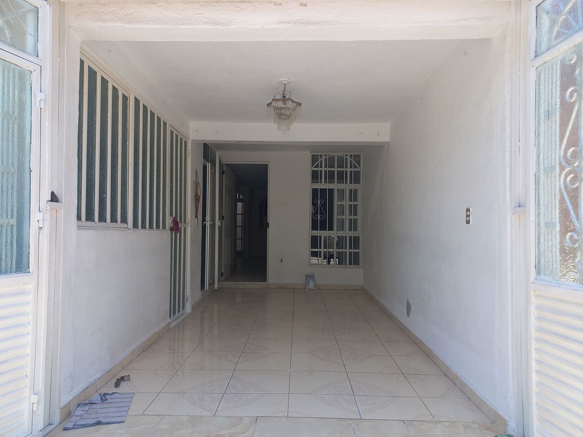 House in La Huerta, Querétaro, photo 3 of 32