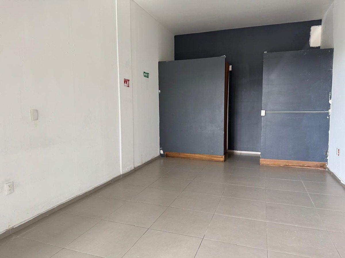 Local en centro comercial en Residencial Amaranto, Zapopan, foto 9 de 11
