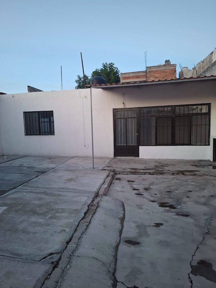 CASA EN RENTA EN CASA BLANCA - Excelente ubicación a unos pasos de la UMA, foto 1 de 13