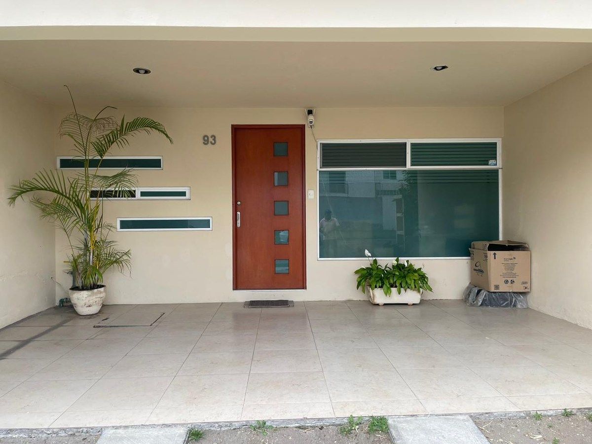 HOUSE FOR SALE IN LOMAS DEL VALLE SUBDIVISION, photo 1 of 21