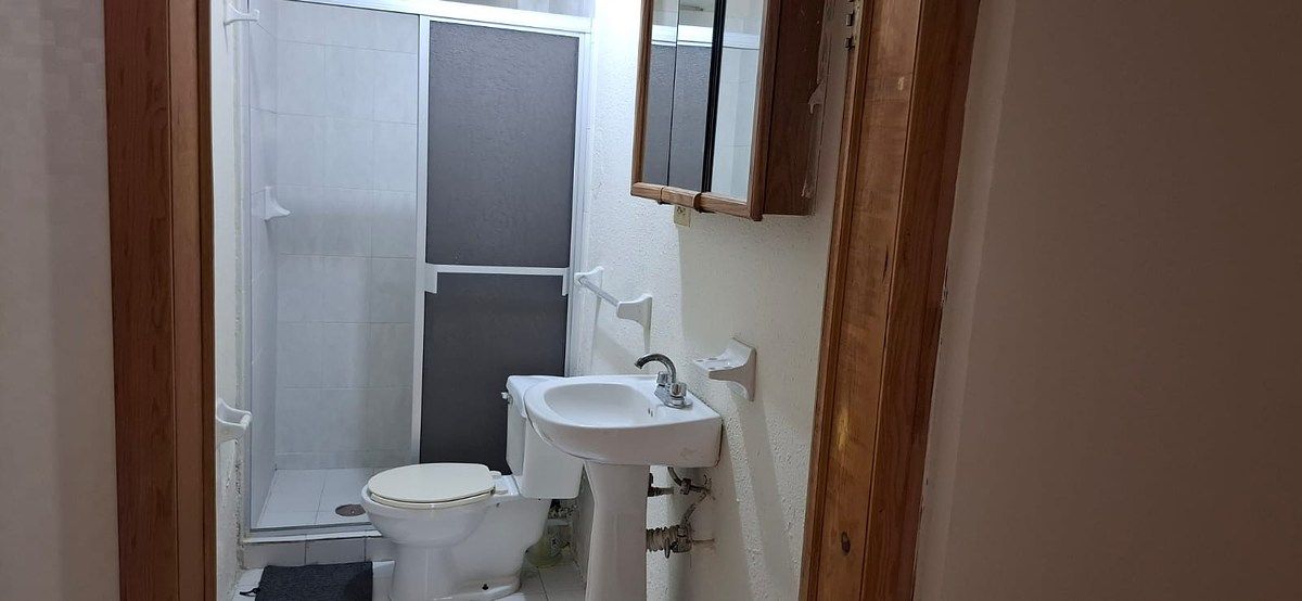 Baño, photo 7 of 10