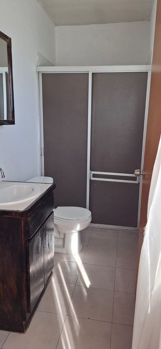 Baño, photo 10 of 10
