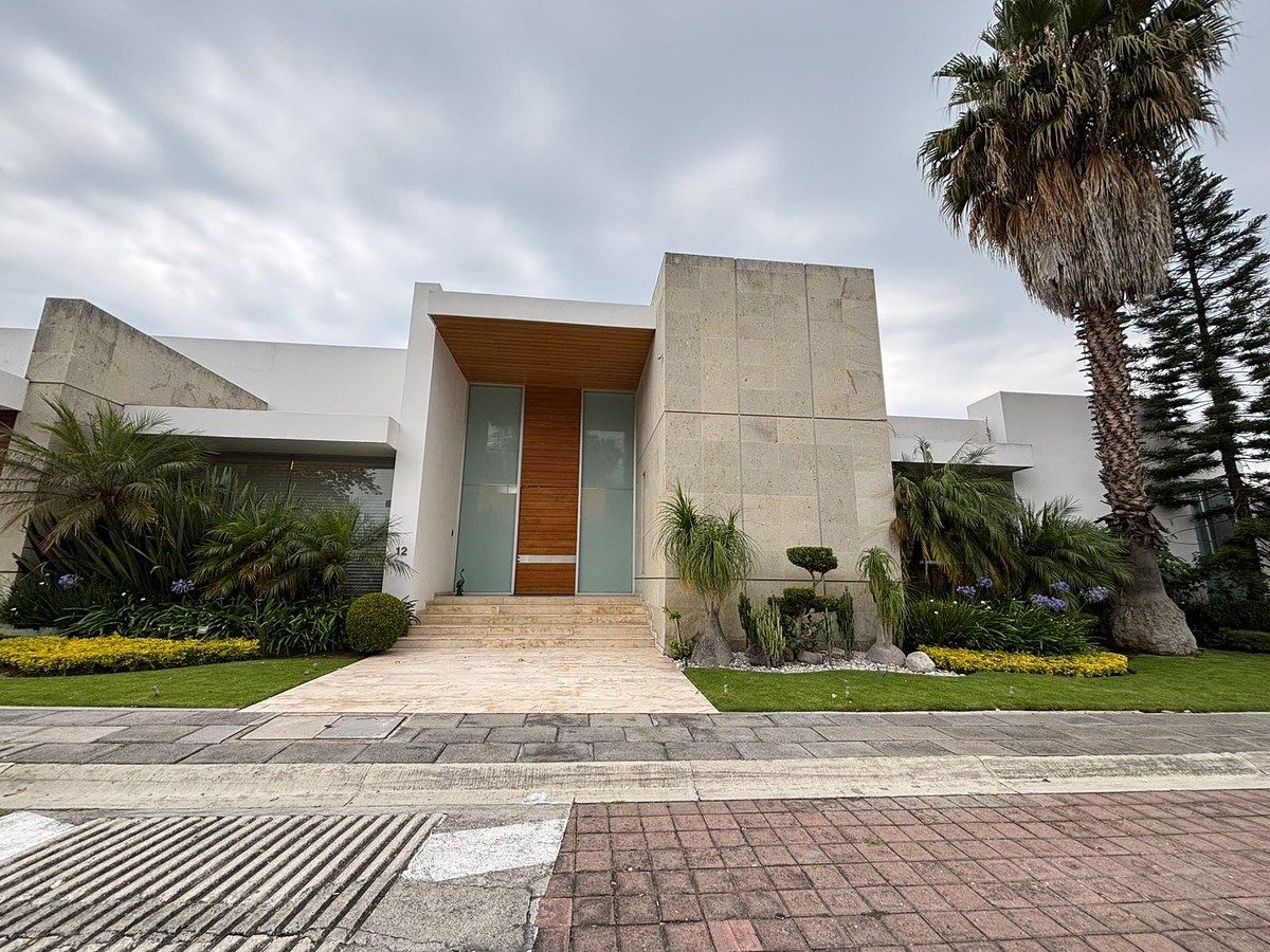 ONE-FLOOR HOUSE FOR SALE IN MORILLOTLA WITHIN EXCLUSIVE RESIDENTIAL, photo 1 of 47