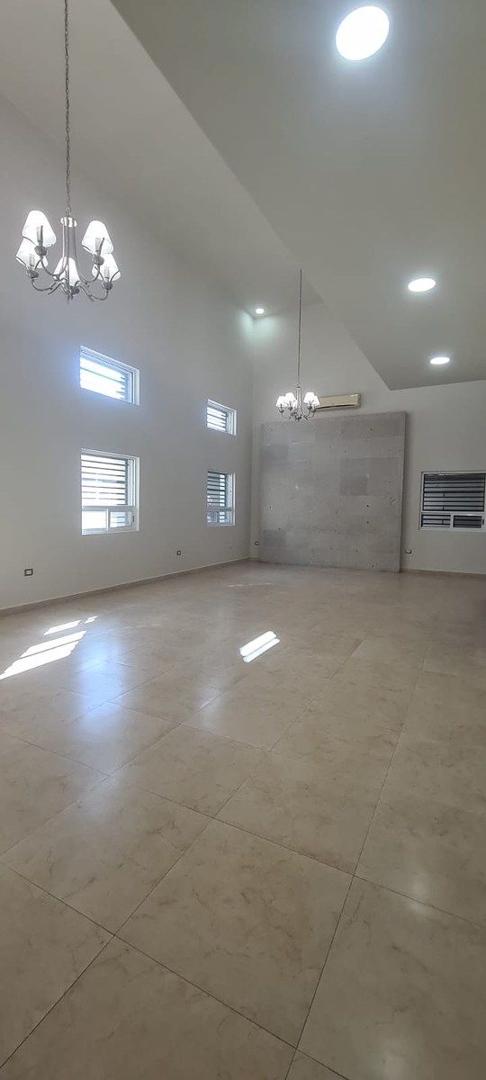 Area social con doble altura (sala comedor), photo 13 of 22