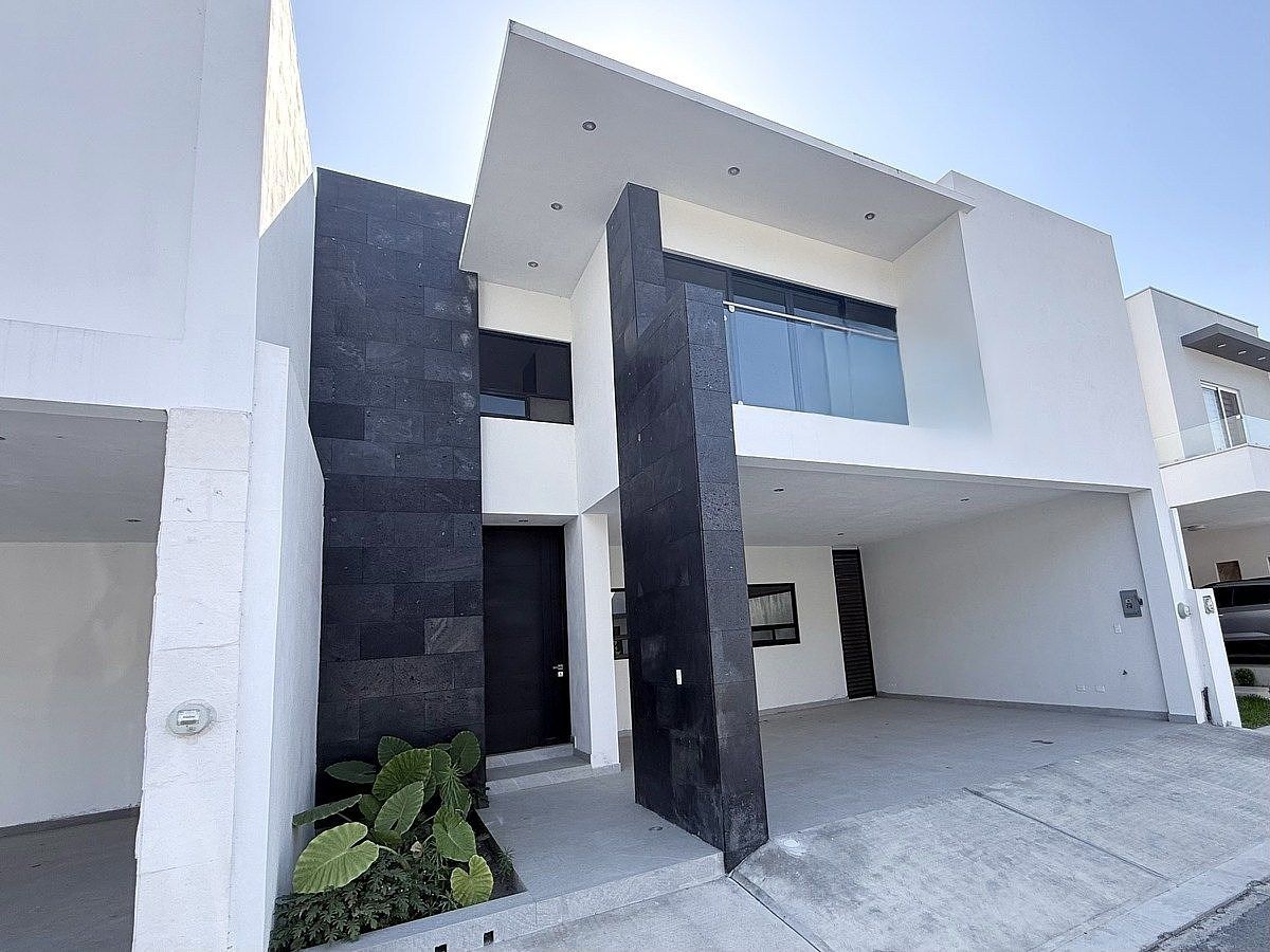 CASA EN VENTA – AMORADA RESIDENCIAL 4TO SECTOR, foto 1 de 15