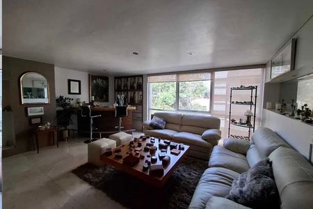 Amplo apartamento com excelente localização na colônia Del Valle