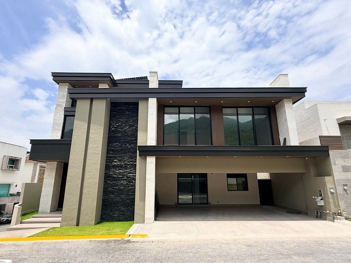 CASA EN VENTA – LA HERRADURA, foto 1 de 19