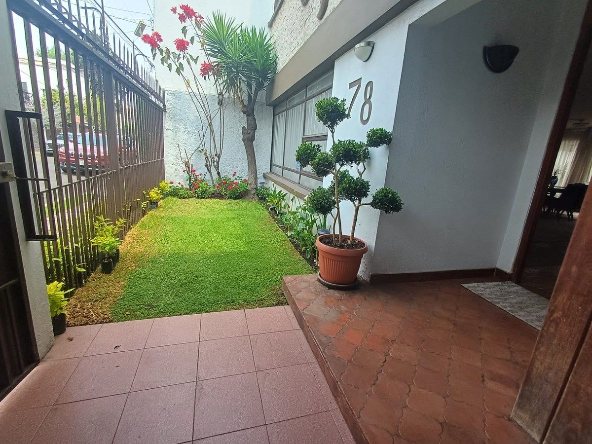 Casa en venta con jardín en Romero de Terreros - foto 2