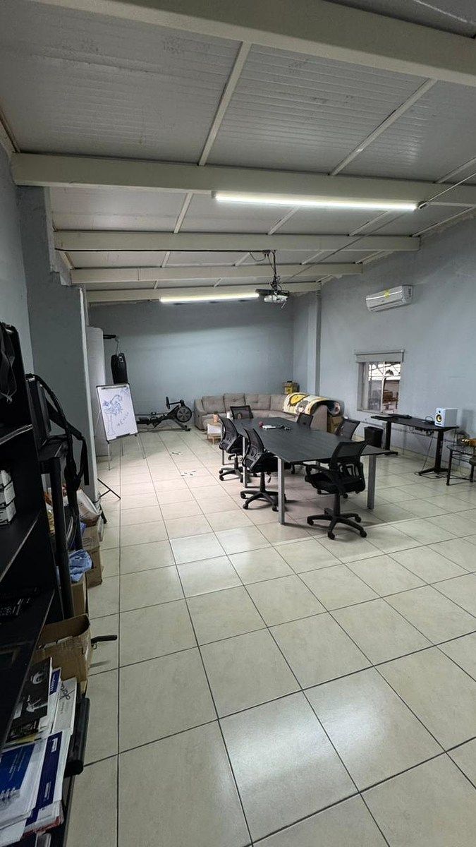 Galpão comercial em Quinta Velarde, Guadalajara, foto 13 de 17