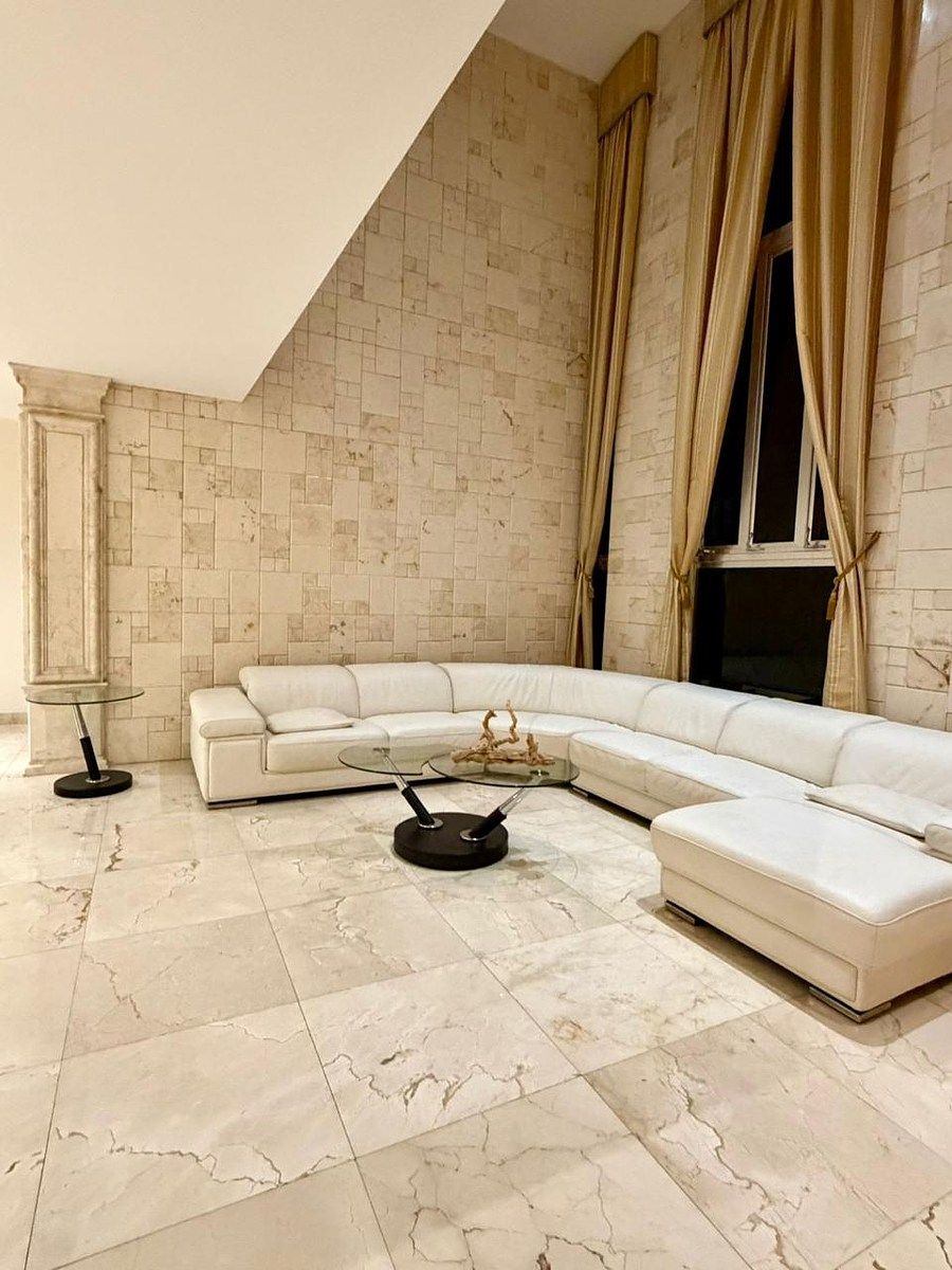 TOWNHOUSE AMUEBLADO DE LUJO CON DOBLE ALTURA Y ACABADOS DE MÁRMOL EN MONTEBELLO, foto 1 de 20