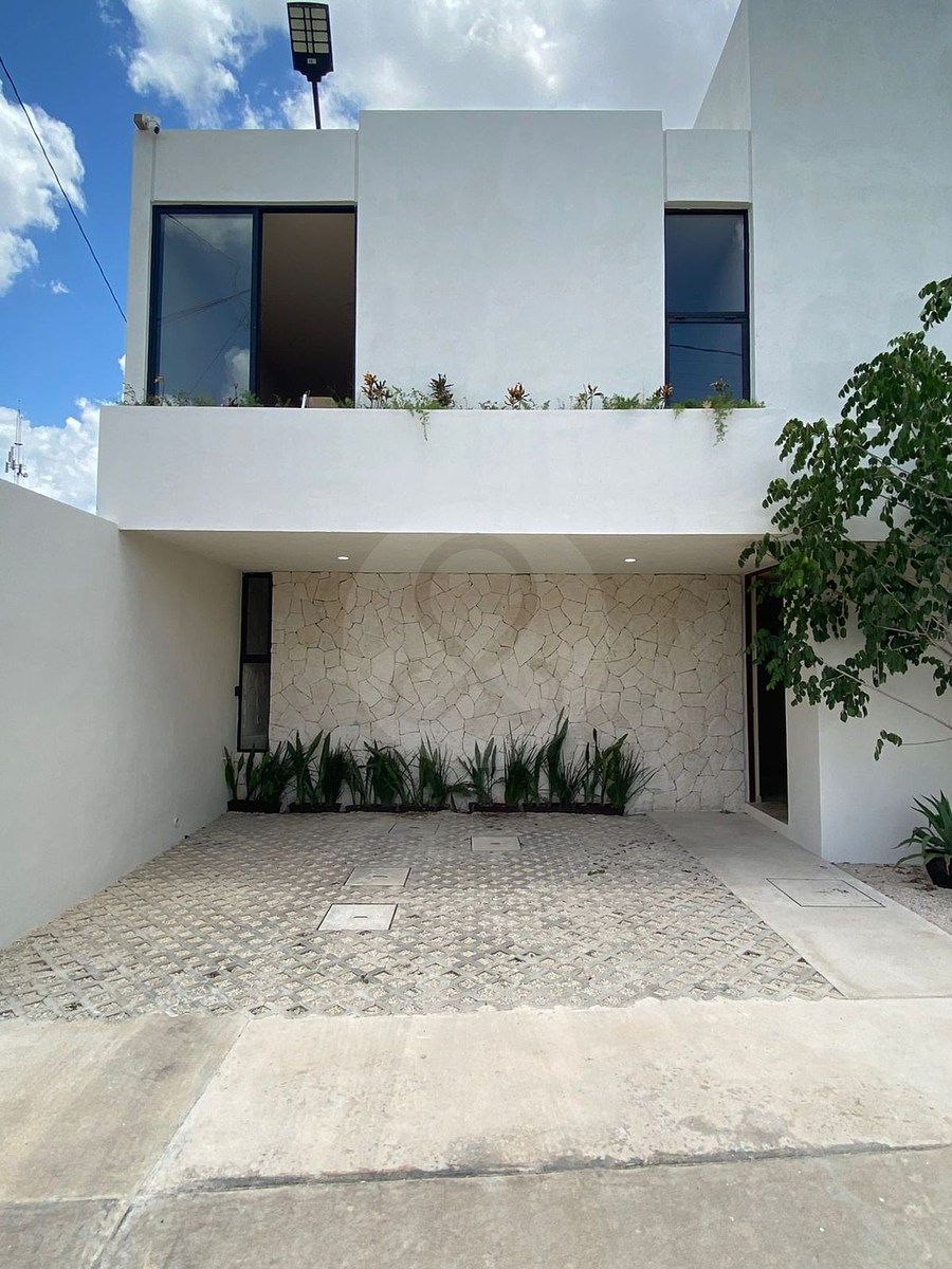 Sale of House in Residential Kantunich, photo 1 of 30