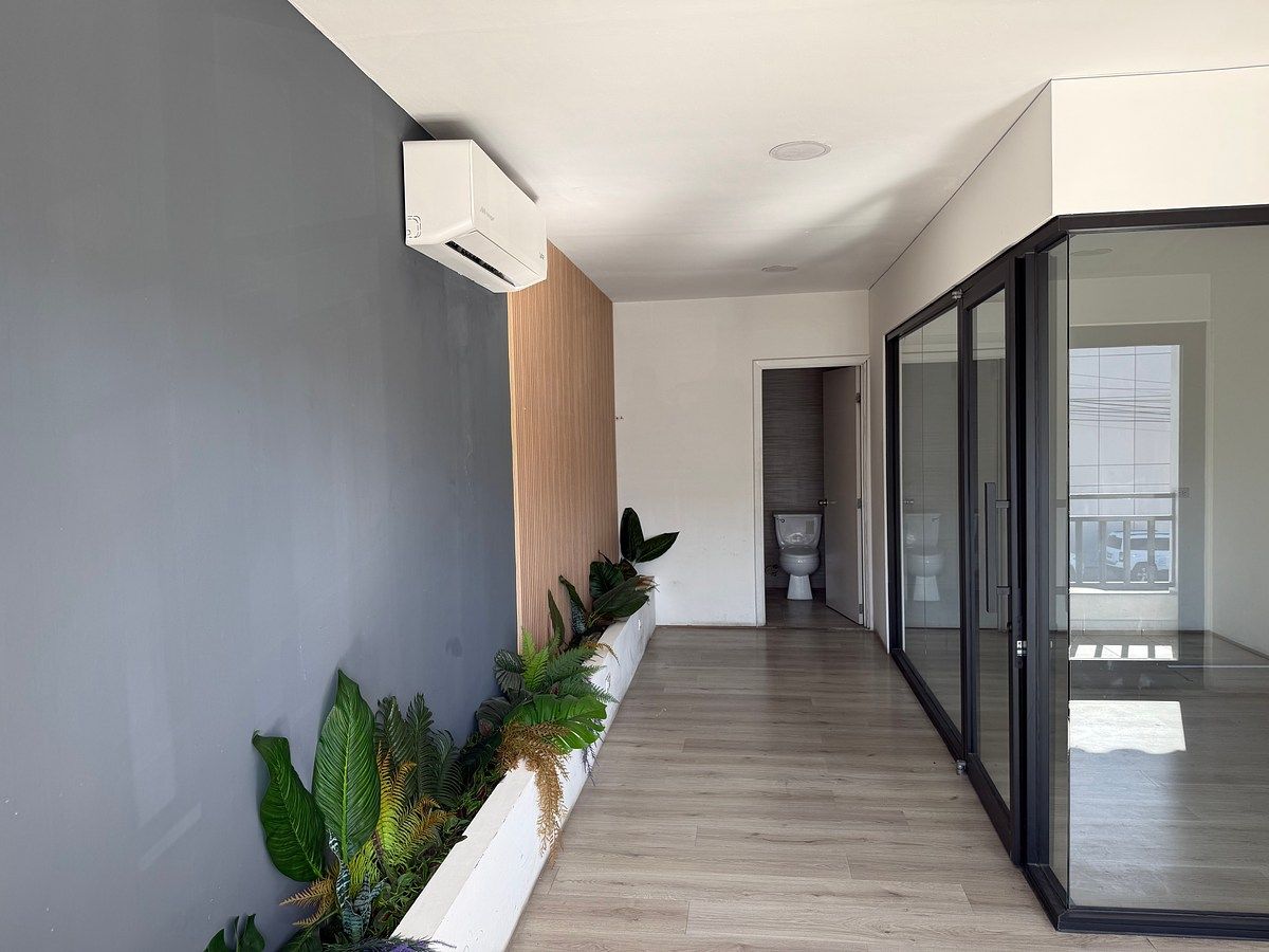 Office or Local RENT $1,610 USD Upper Floor Plaza Conquistador, photo 1 of 16