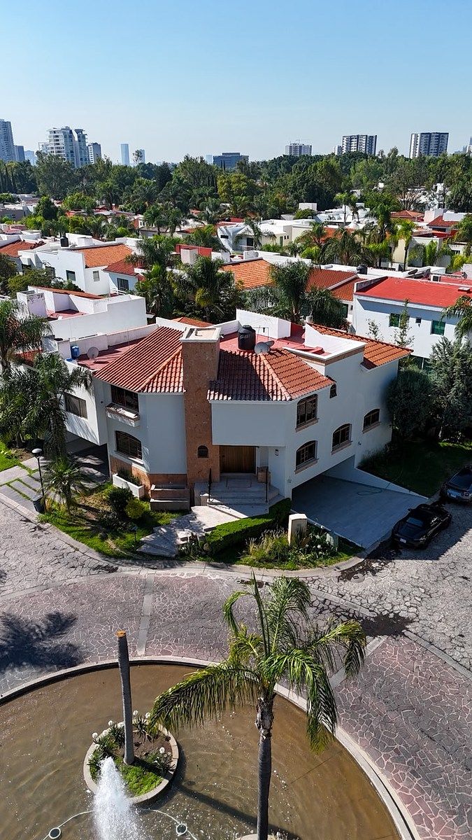 Casa Venta en esquina en Condominio Valle Real, foto 1 de 51