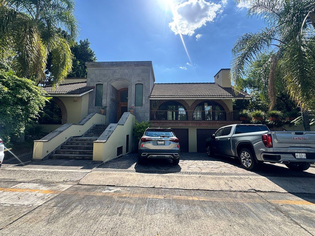 Residencia Remodelada en Venta en Club de Golf Santa Anita, photo 1 of 29