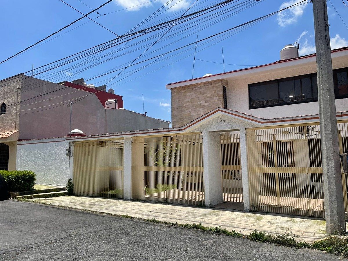 Venta de casa con jardín en colinas del Sur, foto 1 de 11