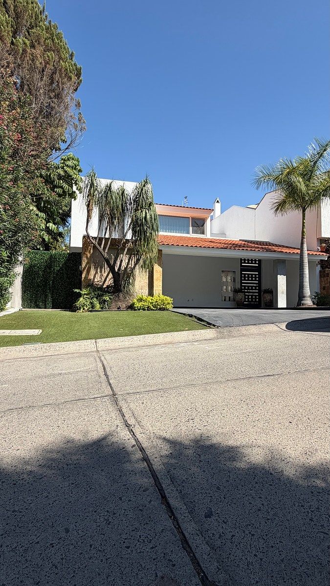 Furnished house for rent in Puerta De Hierro, photo 1 of 32