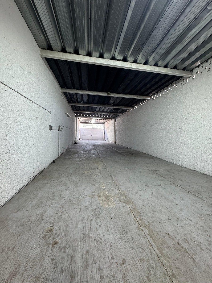 Armazém para alugar no bairro El Fresno, foto 1 de 7
