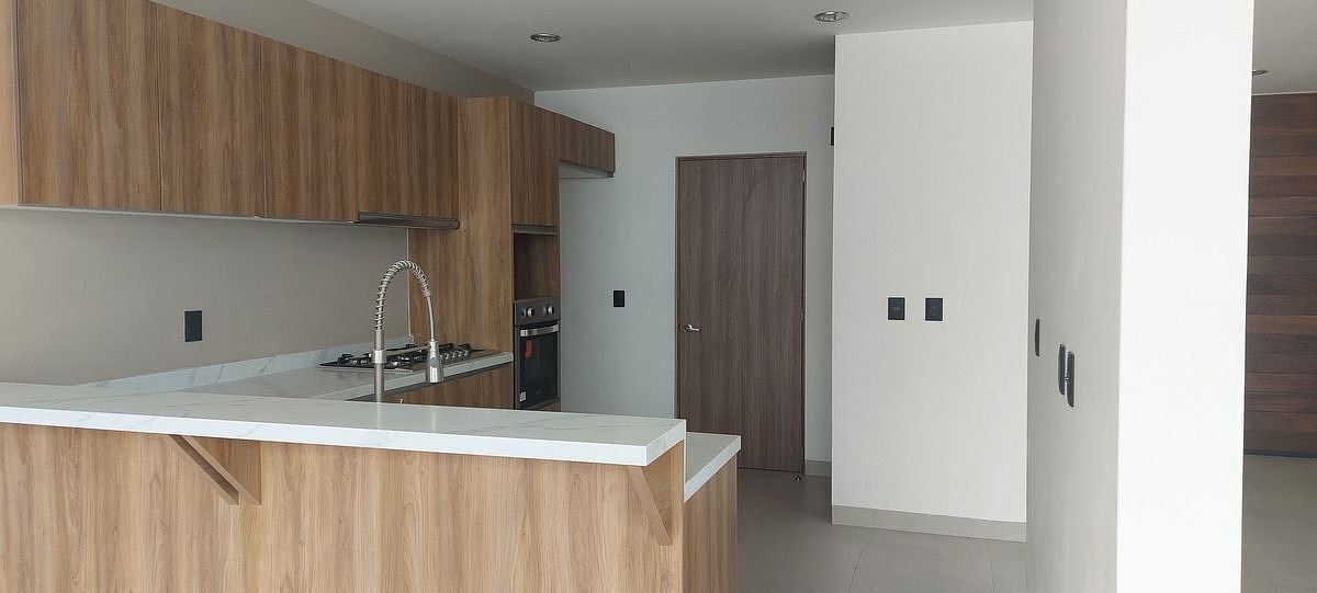 LA VISTA ESTRENA! 5 RECÁMARAS C/BAÑO,1 EN PLANTA BAJA, SALA TV, ROOF!! - foto 3
